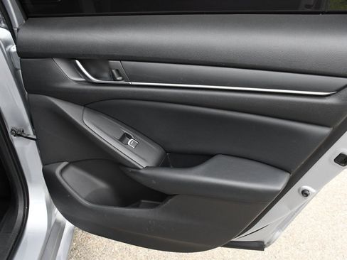 Used 2018 Honda Accord Sport image 18