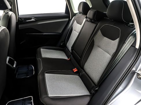 Used 2024 Volkswagen Taos S image 8