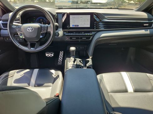 Used 2025 Toyota Camry SE FWD image 13
