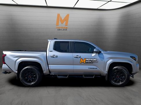 Certified 2025 Toyota Tacoma SR5 AWD/4WD image 5
