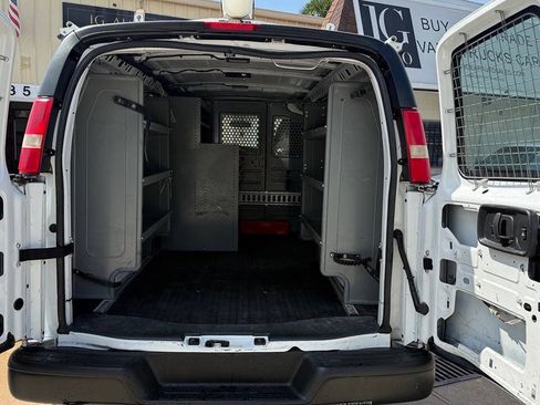 Used 2015 Chevrolet Express 2500 RWD image 18