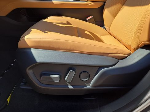 New 2026 Lexus ES 350e FWD image 17