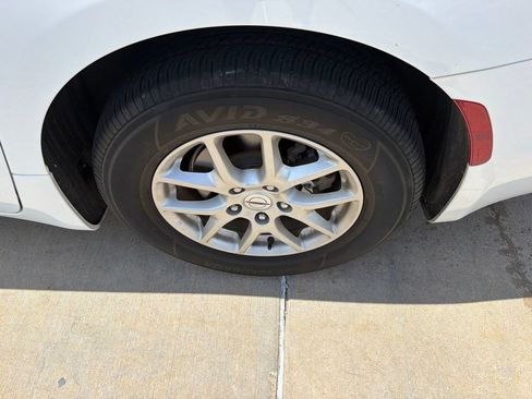 Used 2024 Chrysler Pacifica Touring FWD image 9