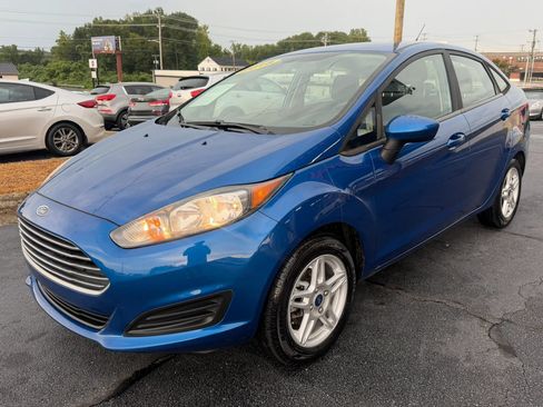 Used 2018 Ford Fiesta SE FWD image 3