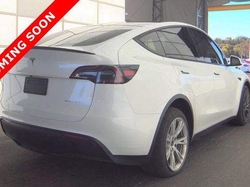 Used 2023 Tesla Model Y Performance AWD/4WD image 3