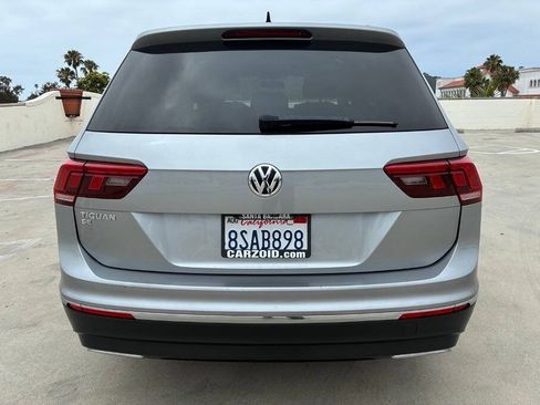 Used 2020 Volkswagen Tiguan SE w/ Panoramic Sunroof Package FWD image 12