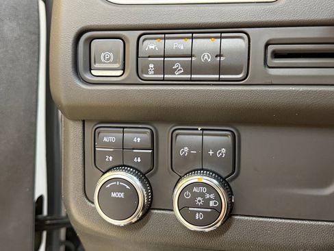 Used 2023 GMC Yukon AT4 AWD/4WD image 16