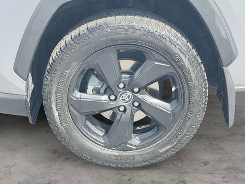 Used 2019 Toyota RAV4 Limited image 9