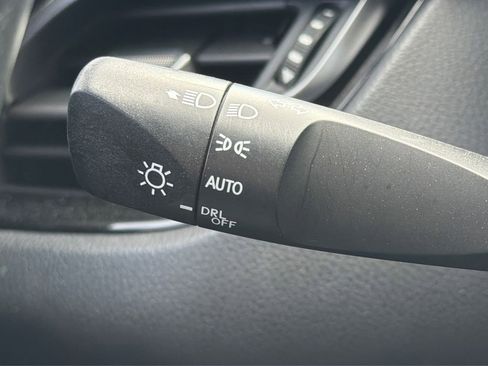 Used 2018 Toyota C-HR XLE image 17