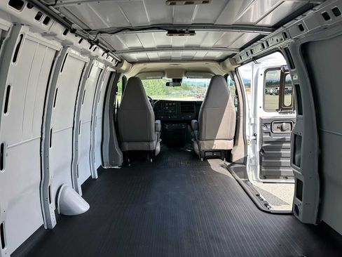 New 2025 GMC Savana 3500 Extended w/ Driver Convenience Package image 16