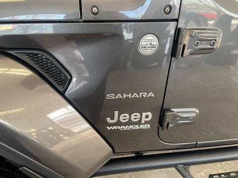 Used 2018 Jeep Wrangler Unlimited Sahara image 5