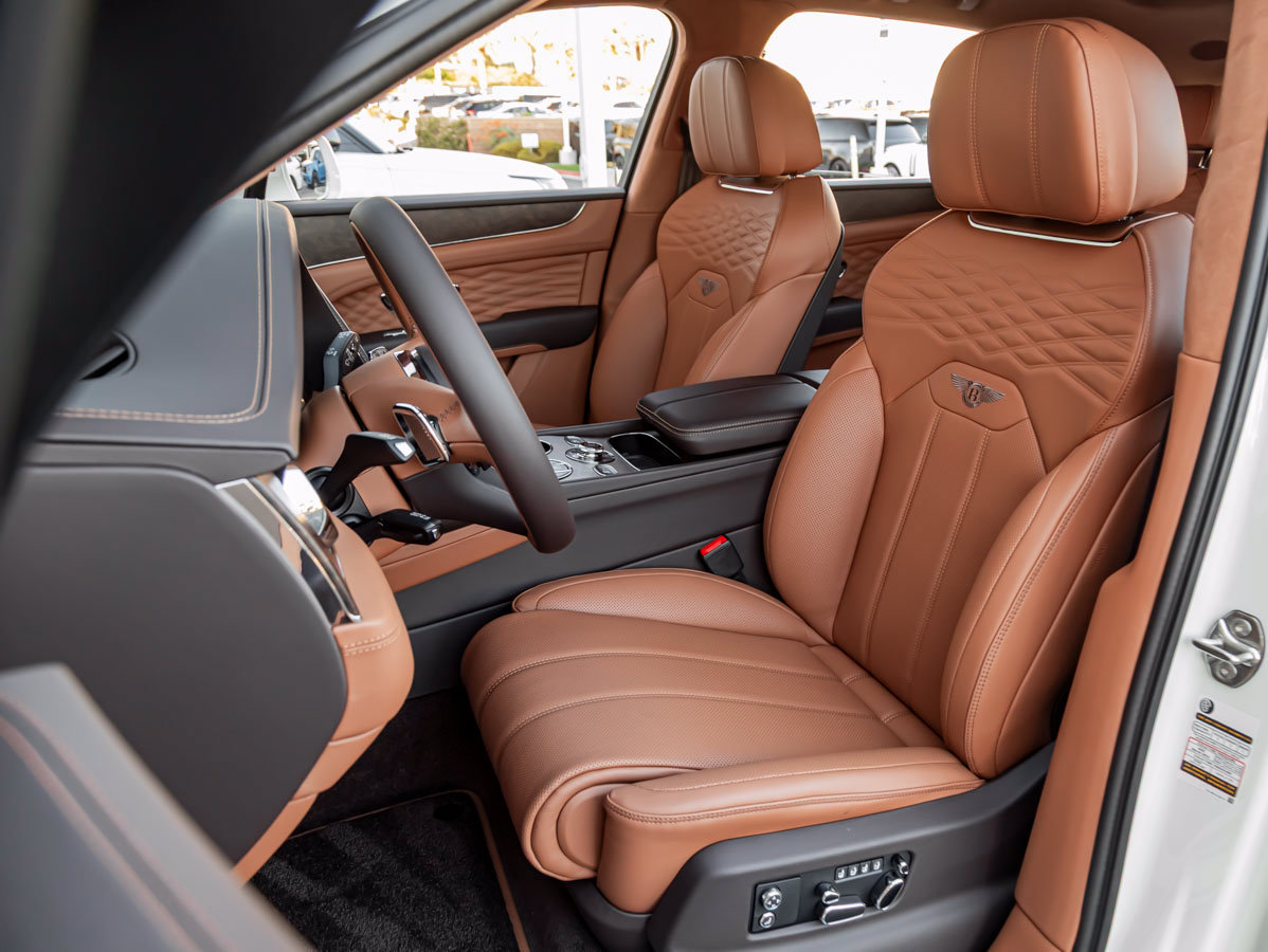 Used 2027 Bentley Bentayga AWD/4WD image 16