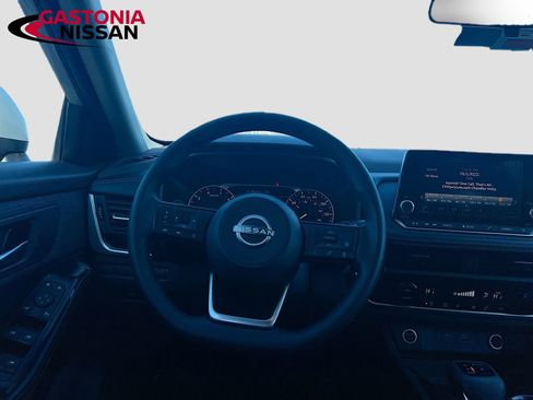 Used 2023 Nissan Rogue SV image 27