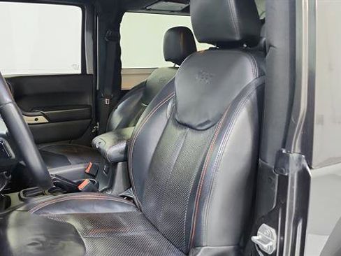 Used 2016 Jeep Wrangler Sahara image 12