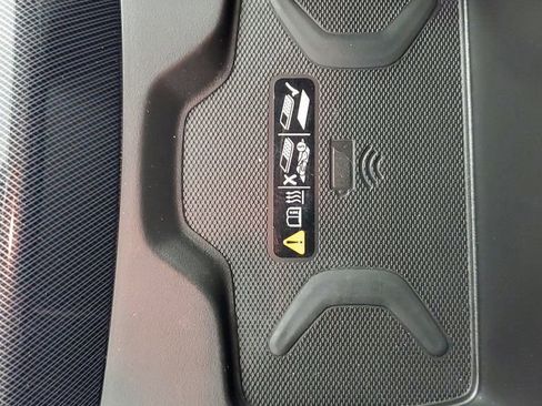 Used 2022 Chevrolet Colorado Z71 w/ Z71 Midnight Edition image 18