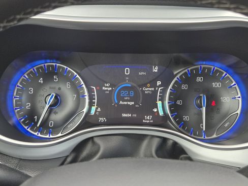Used 2025 Chrysler Pacifica Limited FWD image 19