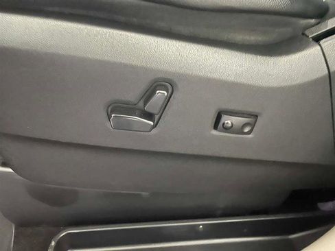 Used 2015 Chrysler Town & Country Touring-L w/ Driver Convenience Group FWD image 34