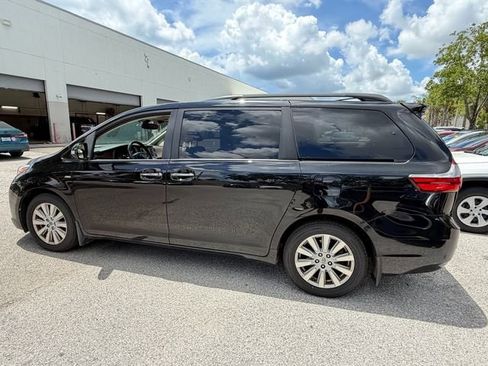 Used 2017 Toyota Sienna Limited Premium AWD/4WD image 5