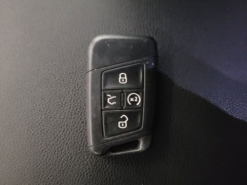Used 2020 Volkswagen Atlas Cross Sport SE w/ Towing Package FWD image 32