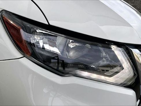 Certified 2019 Nissan Rogue SV image 27