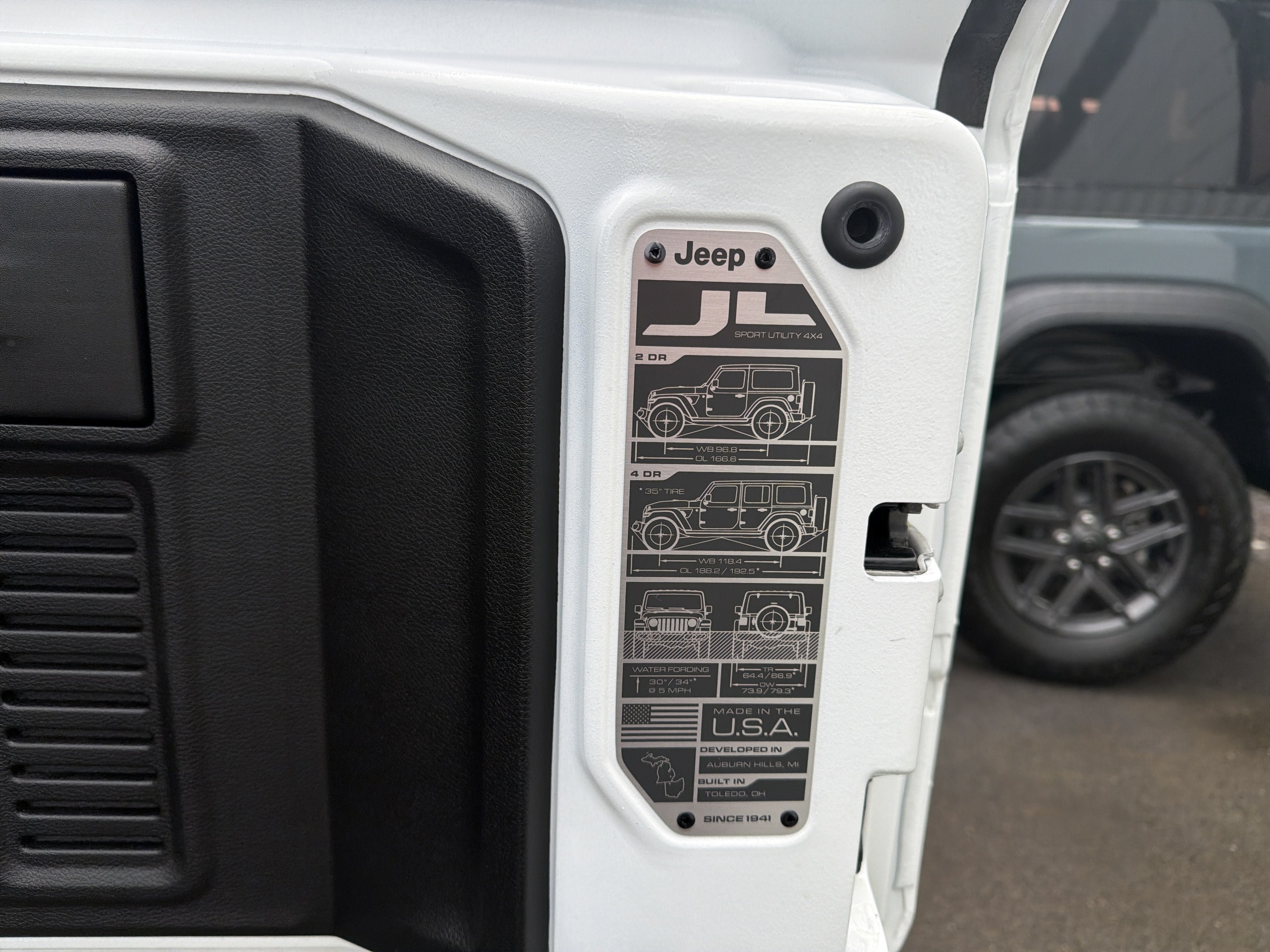 Used 2024 Jeep Wrangler Unlimited AWD/4WD image 30