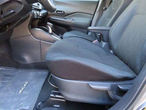 Used 2020 Nissan Kicks S image 17