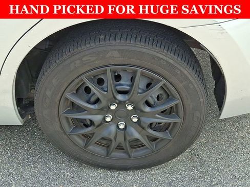 Used 2015 Toyota Corolla LE FWD image 9