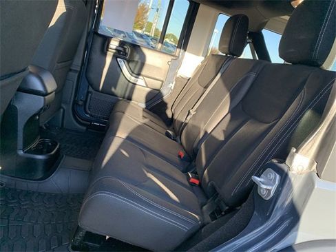 Used 2017 Jeep Wrangler Unlimited Sahara w/ Connectivity Group image 10