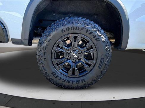 Used 2022 Chevrolet Silverado 1500 ZR2 w/ Technology Package AWD/4WD image 35