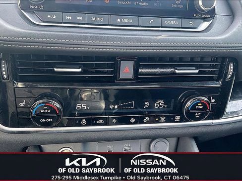 Used 2023 Nissan Rogue SL AWD/4WD image 15
