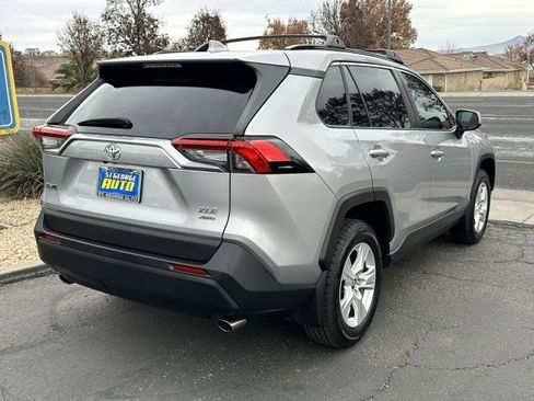 Used 2020 Toyota RAV4 XLE image 3