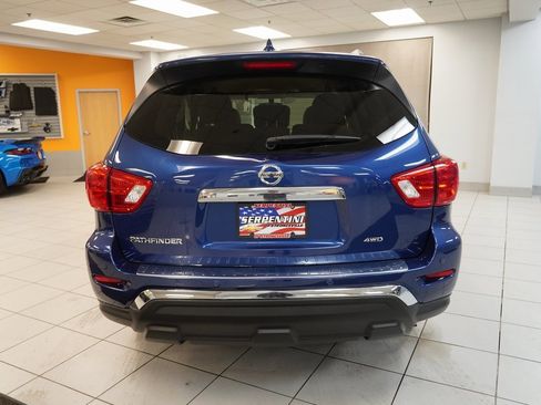 Used 2019 Nissan Pathfinder SV image 8