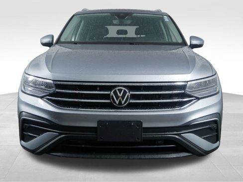 Used 2023 Volkswagen Tiguan SE w/ Panoramic Sunroof Package AWD/4WD image 3