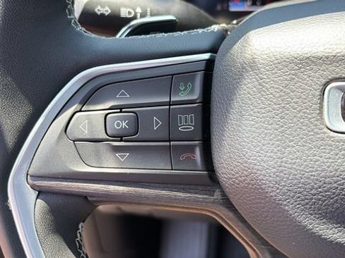Used 2023 Jeep Grand Cherokee L Limited AWD/4WD image 12