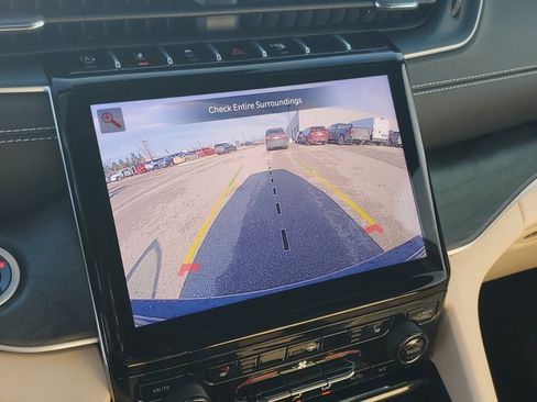 Used 2024 Jeep Grand Cherokee Limited image 21