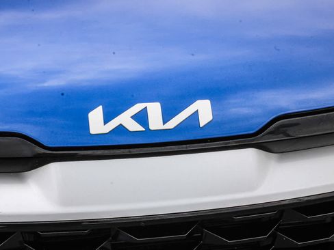 Used 2023 Kia Sportage EX FWD image 5