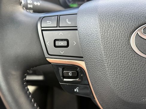 Used 2025 Toyota Crown XLE image 17