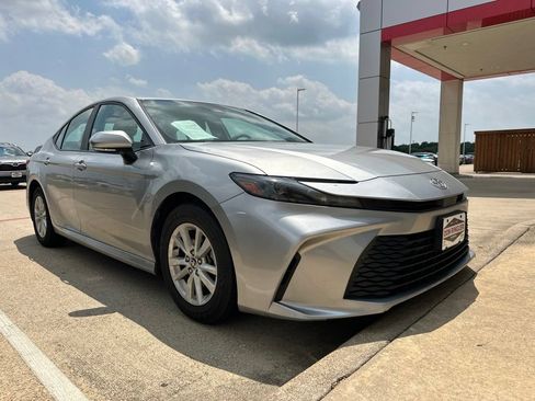 Used 2025 Toyota Camry LE FWD image 2