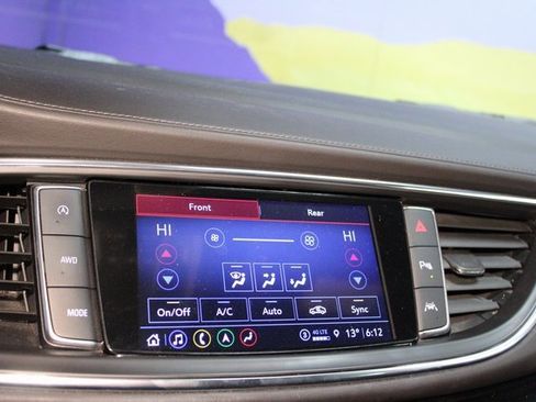Used 2022 Buick Enclave Avenir image 19