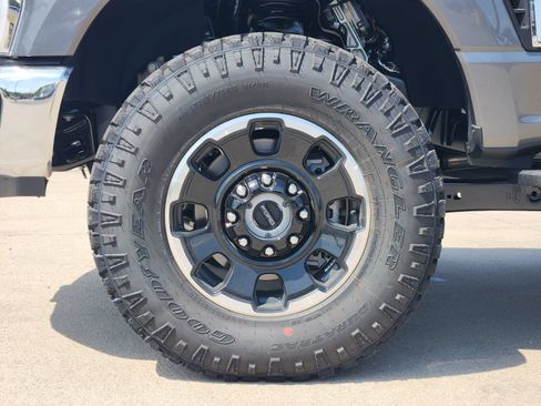 New 2026 Ford F250 Lariat w/ Tremor Off-Road Package AWD/4WD image 11