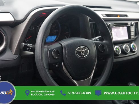 Used 2016 Toyota RAV4 LE FWD image 18