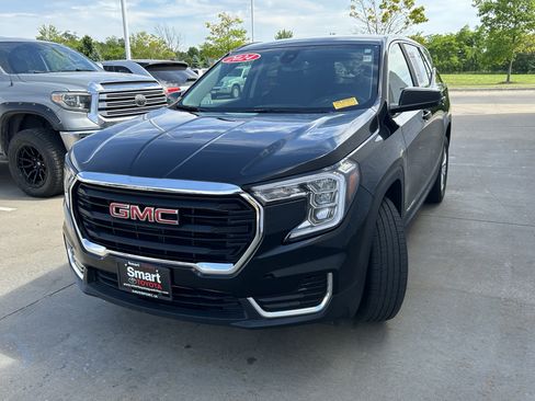 Used 2024 GMC Terrain SLE AWD/4WD image 3