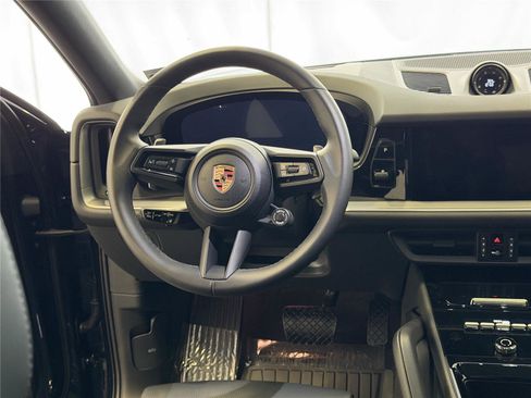 Certified 2025 Porsche Cayenne Coupe image 20