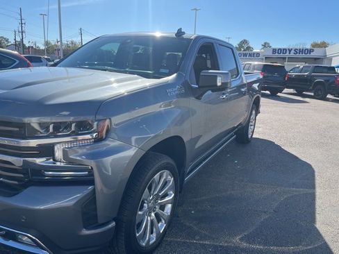 Used 2021 Chevrolet Silverado 1500 High Country w/ Technology Package image 4