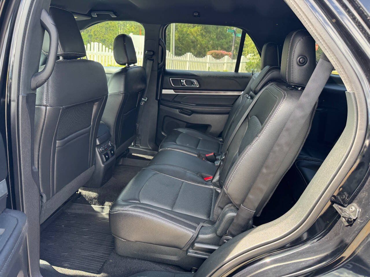Used 2018 Ford Explorer Limited w/ Equipment Group 301A FWD image 12