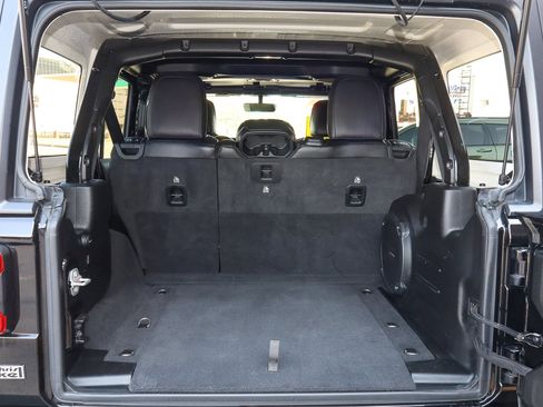 Used 2021 Jeep Wrangler Unlimited Sahara image 9