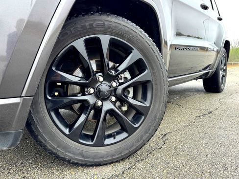 Used 2020 Jeep Grand Cherokee Altitude image 2