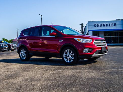 Used 2017 Ford Escape SE FWD image 9