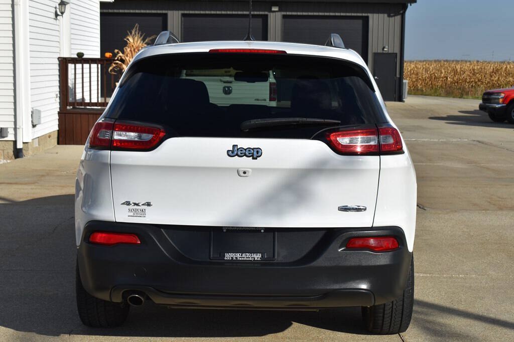 Used 2015 Jeep Cherokee Latitude w/ Comfort/Convenience Group AWD/4WD image 4
