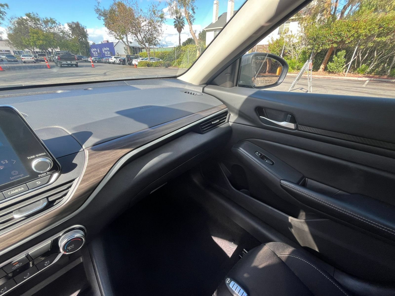 Used 2025 Nissan Altima 2.5 SV FWD image 34